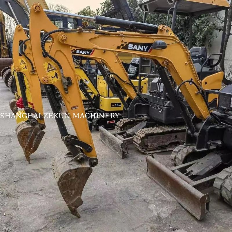 10रबर टायर और मूल हाइड्रोलिक पंप के साथ.3KW Sany SY16C 1.6Ton मिनी खुदाई मशीन