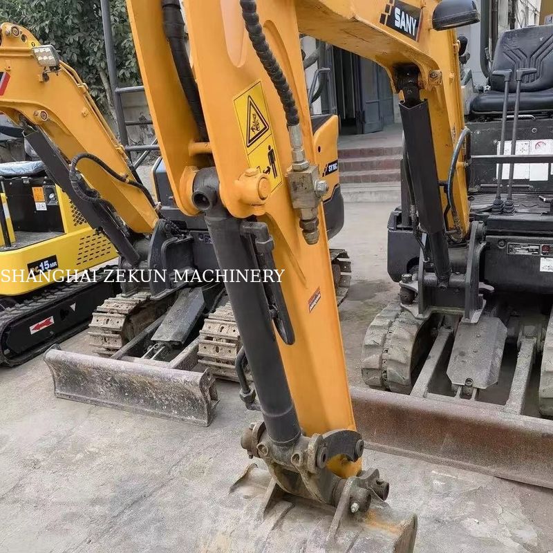 10रबर टायर और मूल हाइड्रोलिक पंप के साथ.3KW Sany SY16C 1.6Ton मिनी खुदाई मशीन