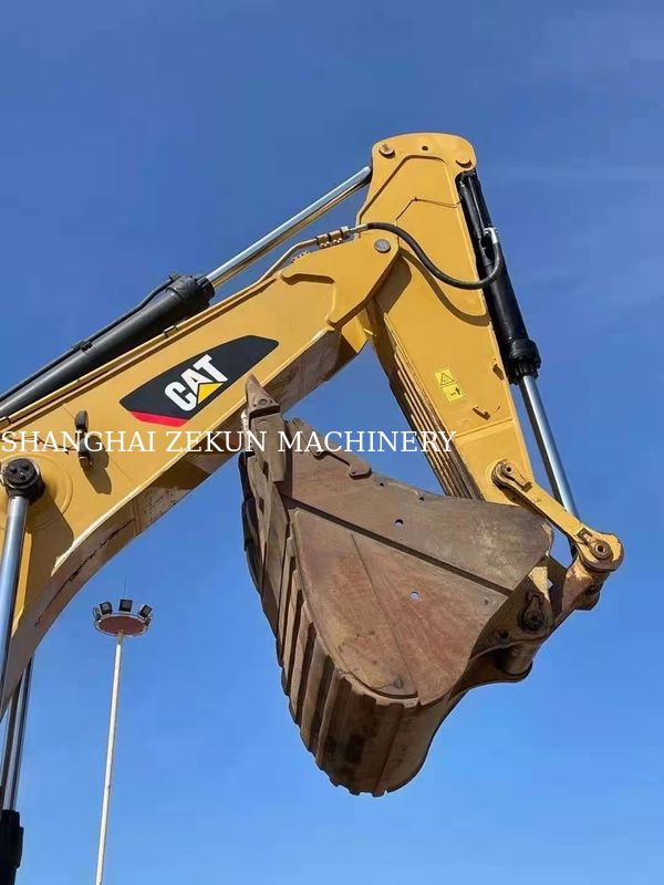 दूसरे हाथ का निर्माण उपकरण Cat 390F क्रॉलर एक्सकेवेटर Cat इंजन 390 KW के साथ