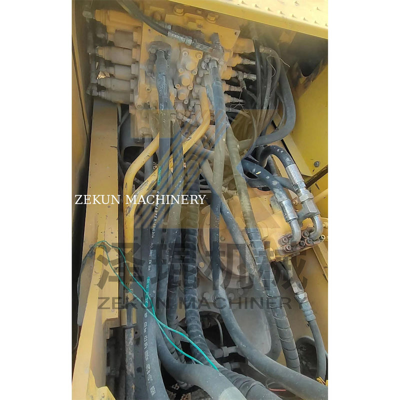 कोमात्सु PC200-7 PC200-8N1 शंघाई में 110KW इंजन के साथ क्रॉलर खुदाई खुदाई