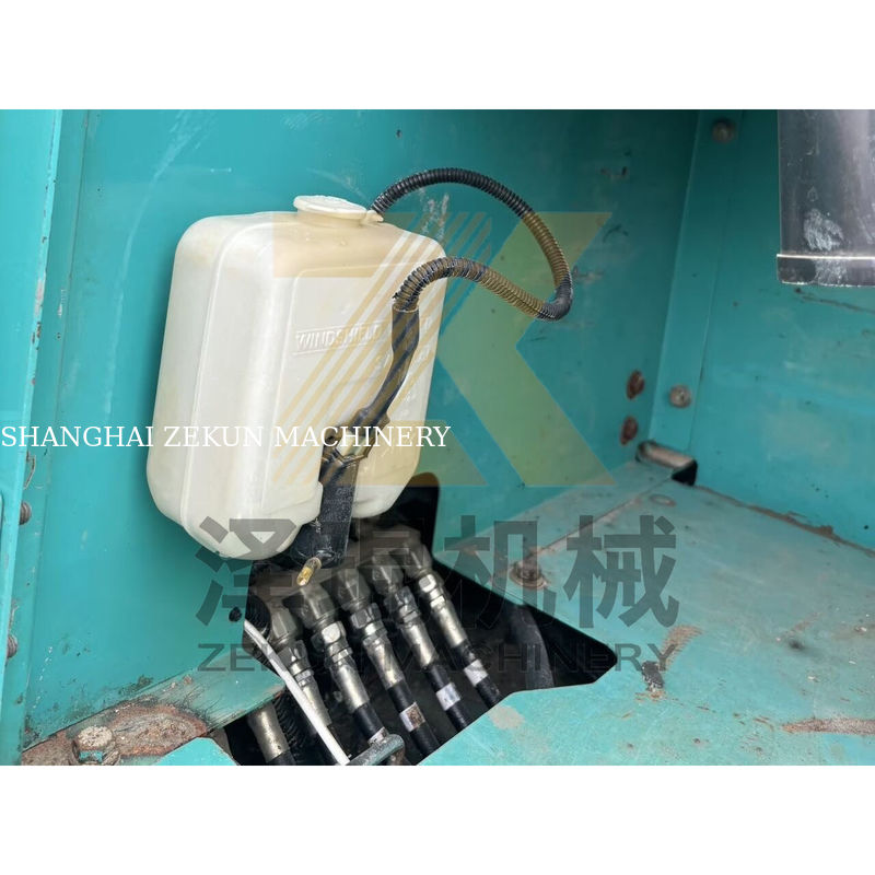 शंघाई में अच्छी हालत में इस्तेमाल की गई कोबेलको SK210-8 खुदाई मशीन 21 टन 2020 HINO वर्ष और इंजन के साथ