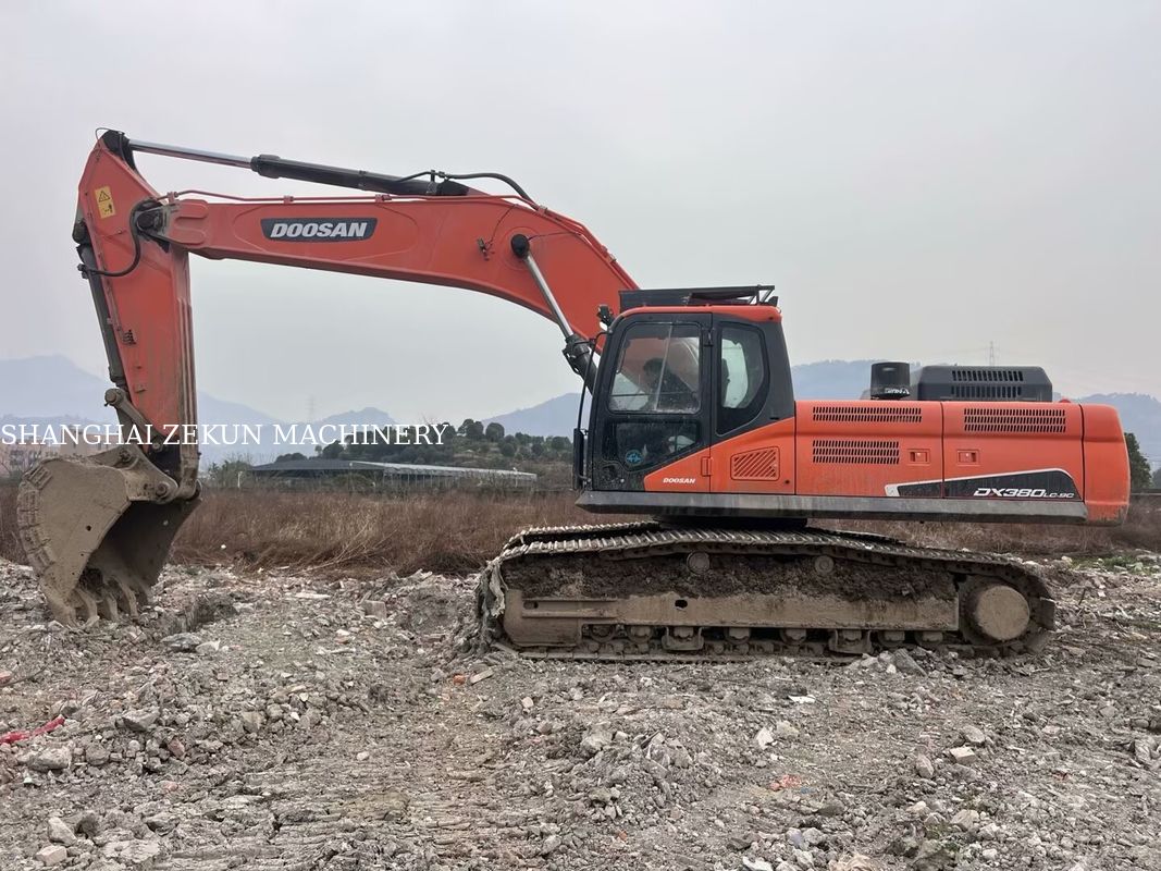 अच्छी स्थिति में 4 816 कार्य घंटों के साथ प्रयुक्त 2020 डूसन डीएक्स 380 खुदाई मशीन