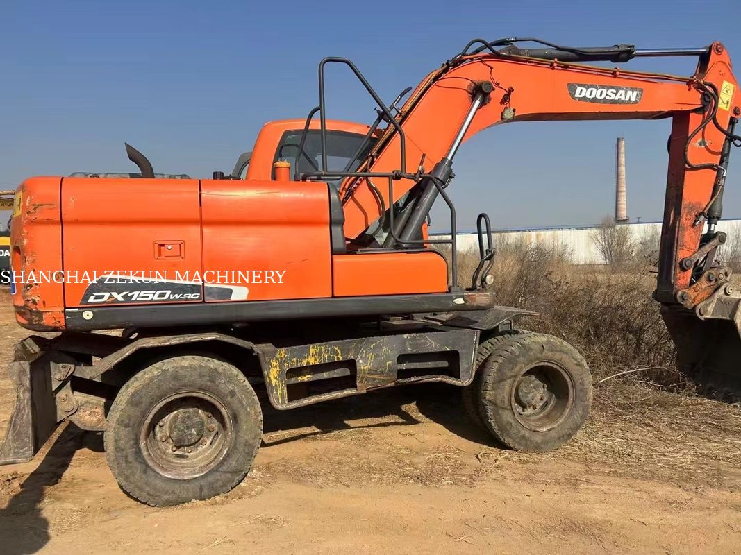 Doosan DX150W-9C उत्खनन मशीन 15-टन पहिया प्रकार बिक्री के लिए