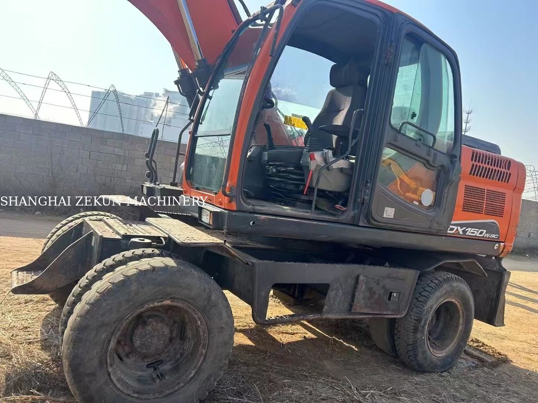 Doosan DX150W-9C उत्खनन मशीन 15-टन पहिया प्रकार बिक्री के लिए