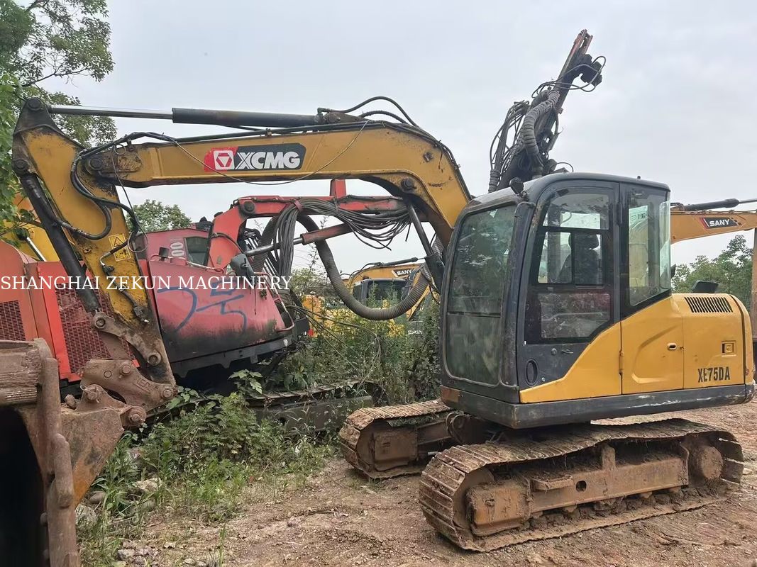 2021 XCMG XE75DA हाइड्रोलिक क्रॉलर खुदाई 7.5 टन वर्ग के साथ ब्रेकर और ग्रिप संलग्नक