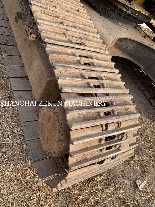 2015 कोमात्सु PC210LC-8MO खुदाई करने वाला, जिसका परिचालन भार 100 किलोग्राम और अधिकतम खुदाई पहुंच 9 है