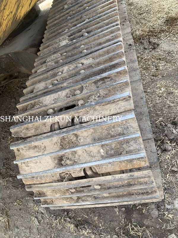 2015 कोमात्सु PC210LC-8MO खुदाई करने वाला, जिसका परिचालन भार 100 किलोग्राम और अधिकतम खुदाई पहुंच 9 है