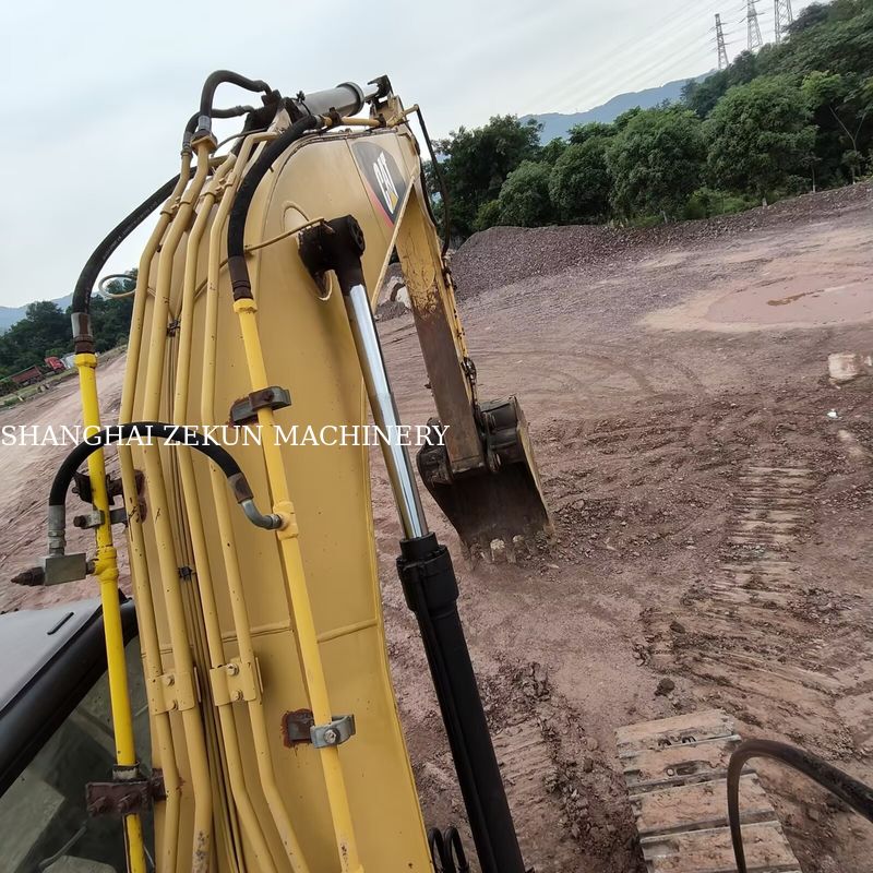 2016 CAT 320D खुदाई मशीन 20 टन वर्ग CAT C6.4 ACERT इंजन के साथ अधिकतम खुदाई गहराई 680 मिमी