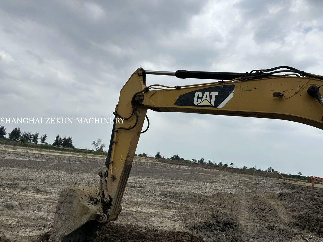 2014 CAT 320D2 खुदाई मशीन 10 812 घंटे और प्रदर्शन हाइड्रोलिक प्रवाह दर 2 × 214 एल/मिनट यात्रा गति 3.5 / 5.5 किमी/घंटा