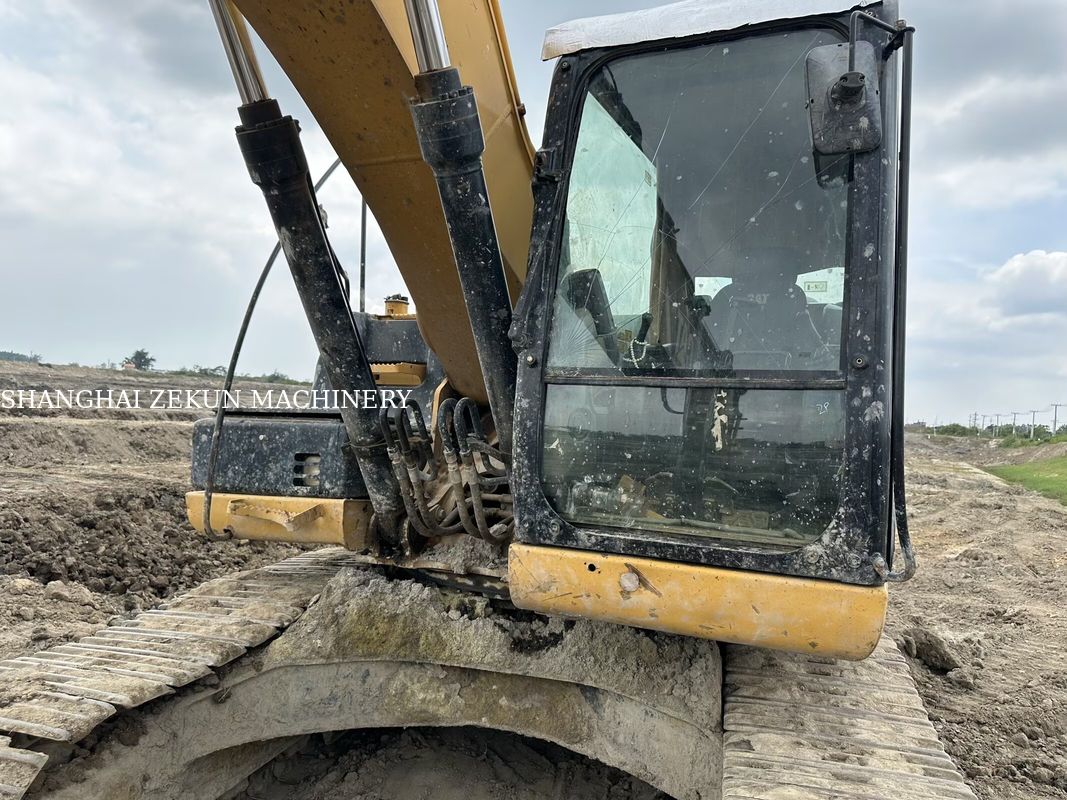 2014 CAT 320D2 खुदाई मशीन 10 812 घंटे और प्रदर्शन हाइड्रोलिक प्रवाह दर 2 × 214 एल/मिनट यात्रा गति 3.5 / 5.5 किमी/घंटा
