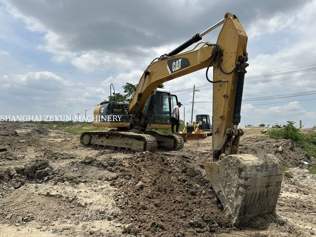 2014 CAT 320D2 खुदाई मशीन 10 812 घंटे और प्रदर्शन हाइड्रोलिक प्रवाह दर 2 × 214 एल/मिनट यात्रा गति 3.5 / 5.5 किमी/घंटा