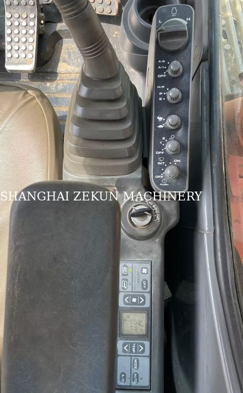 Hitachi ZX120-6 खुदाई करने वाला इस्तेमाल किया गया, 2.5 मीटर बांह की लंबाई और 210 मिमी अधिकतम डंपिंग ऊंचाई 11158 घंटे