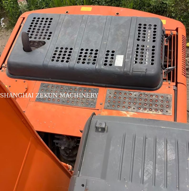 Hitachi ZX200-3G खुदाई करने वाला यंत्र 11056 घंटे 3.5 / 5.5 किमी/घंटा की यात्रा गति
