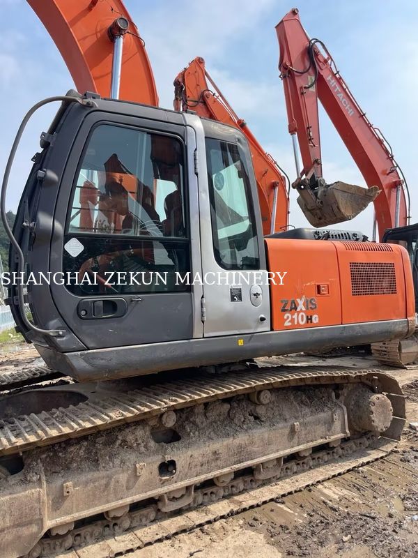 Hitachi ZX200-3G खुदाई करने वाला यंत्र 11056 घंटे 3.5 / 5.5 किमी/घंटा की यात्रा गति